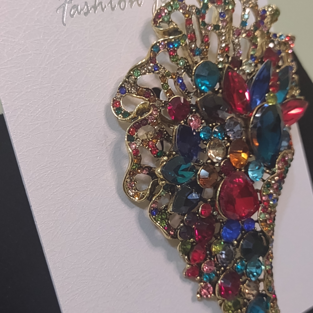 Fashion Brooch - Picture 5 of 6